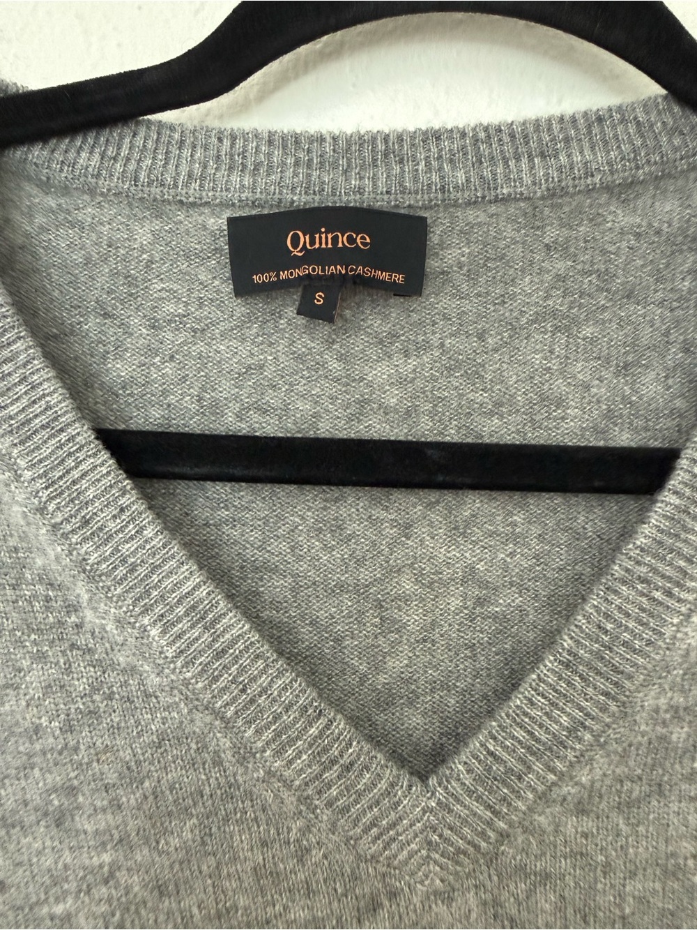 Quince Women's V-Neck Cashmere Sweater - Grey size small - Picture 2 of 4